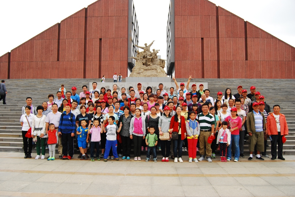 显华公司组织员工“红色之旅”